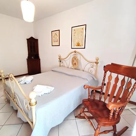 Apartman Leo's House With Garden